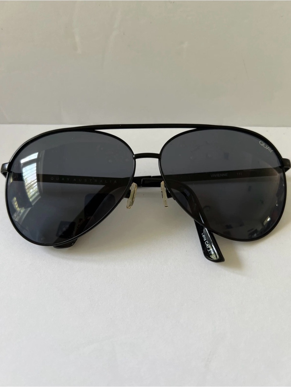 Quay 236407 Womens Vivienne 111 Classic 100% UV Pilot Sunglasses Black/Gray